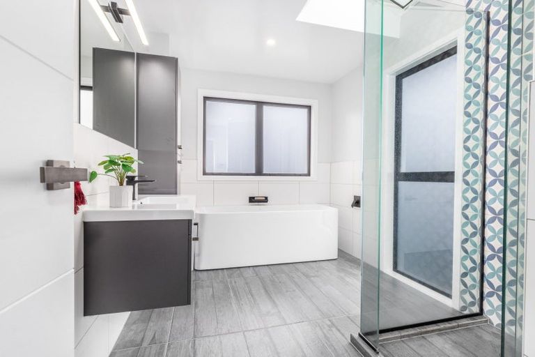 Photo of property in 4 Rotorua Grove, Aotea, Porirua, 5024