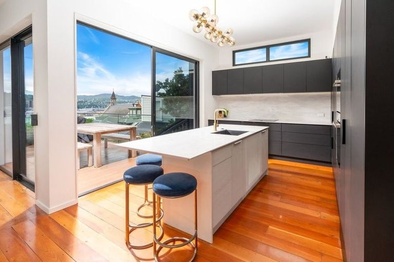 Photo of property in 2 Shannon Street, Mount Victoria, Wellington, 6011