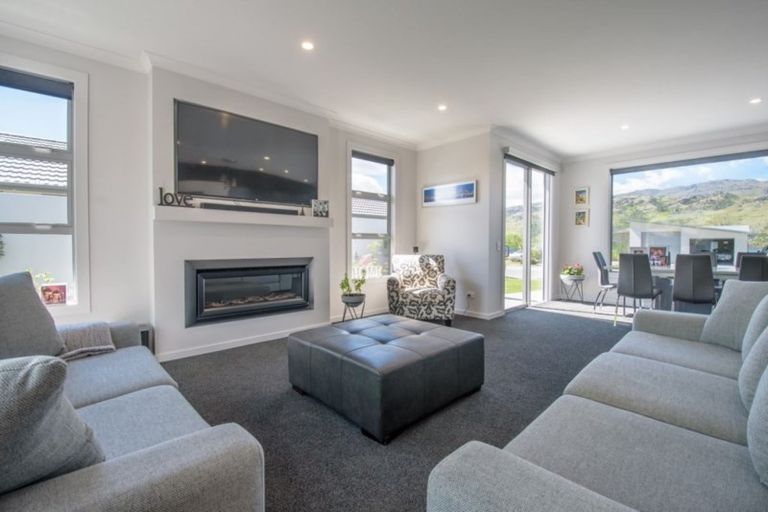 Photo of property in 15 De Bettencor Place, Mount Pisa, Cromwell, 9383