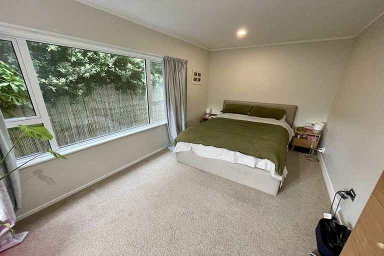 Photo of property in 2 Te Pari Pari Road, Pukerua Bay, 5026