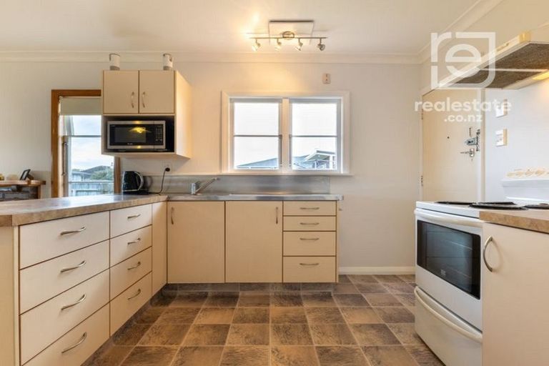 Photo of property in 11 Aberdeen Avenue, Takaro, Palmerston North, 4412