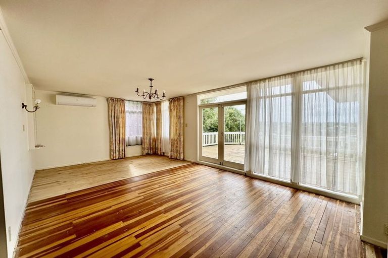 Photo of property in 4 Clematis Avenue, Murrays Bay, Auckland, 0630