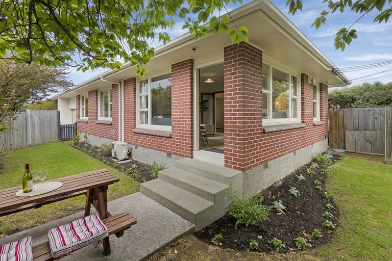 Photo of property in 1/98 Crofton Road, Harewood, Christchurch, 8051