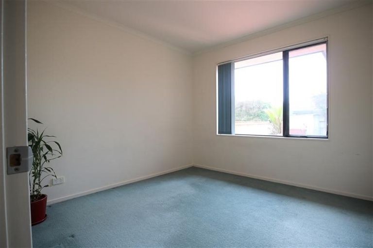 Photo of property in 16 Brittany Drive, Henderson, Auckland, 0612