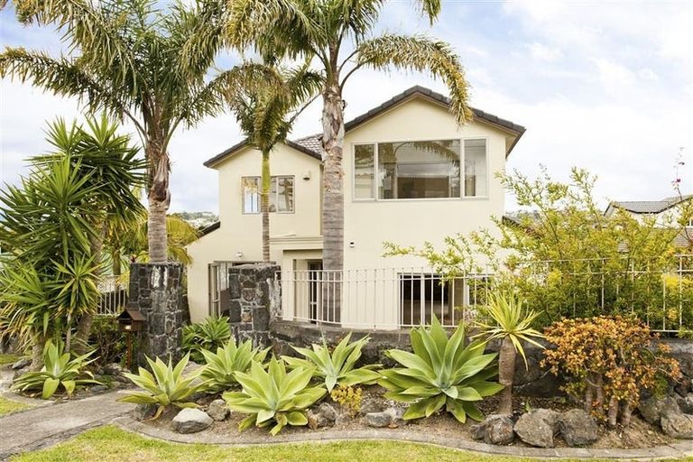 Photo of property in 8 Scarboro Terrace, Murrays Bay, Auckland, 0630