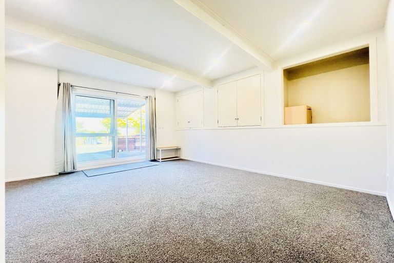 Photo of property in 24 Catkin Crescent, Papatoetoe, Auckland, 2025