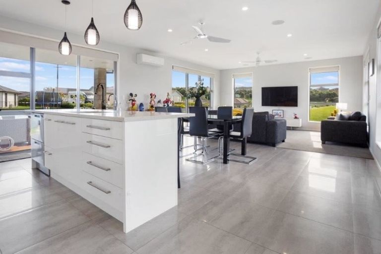 Photo of property in 21 Greystone Place, Omokoroa, 3114