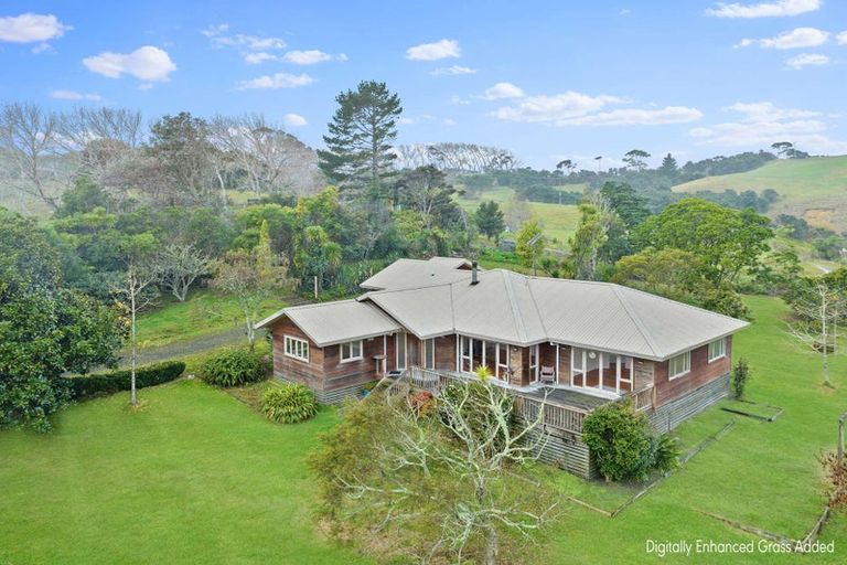 Photo of property in 1175 South Head Road, South Head, Helensville, 0874