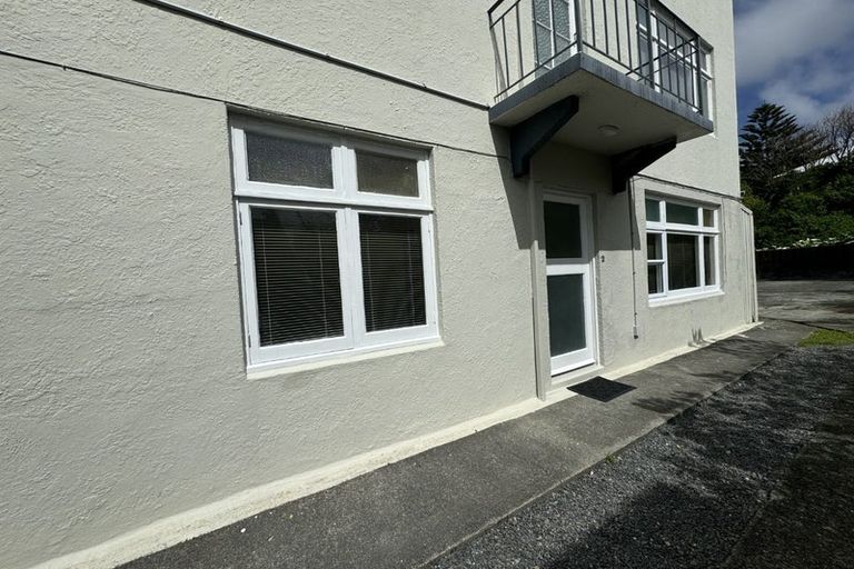 Photo of property in San Antonio Flats, 2/12 Kilbirnie Crescent, Kilbirnie, Wellington, 6022