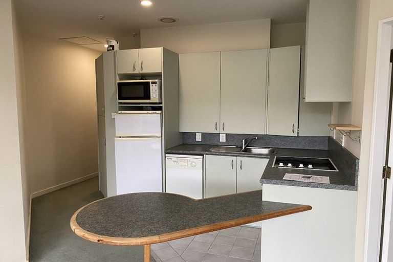 Photo of property in Terrace Tower Apartments, 11e/126 The Terrace, Wellington Central, Wellington, 6011