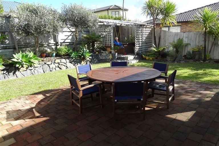 Photo of property in 6 George Deane Place, Greenhithe, Auckland, 0632