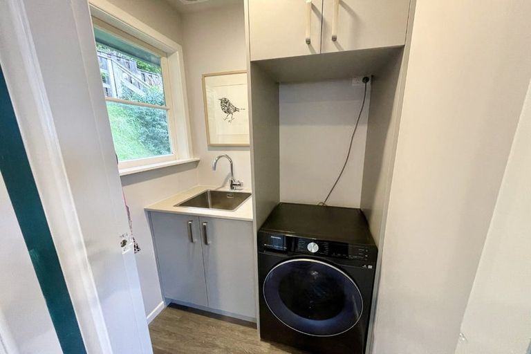 Photo of property in 19 Salford Street, Newlands, Wellington, 6037