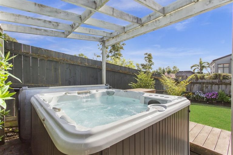 Photo of property in 2/121 Forrest Hill Road, Forrest Hill, Auckland, 0620