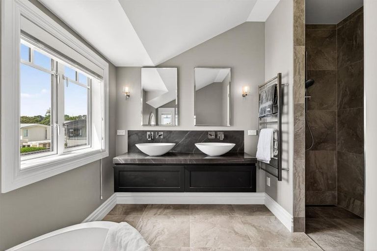 Photo of property in 27 Muritai Road, Milford, Auckland, 0620