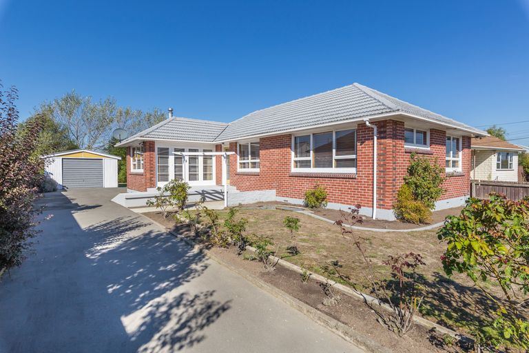 Photo of property in 32 Bournemouth Crescent, Aranui, Christchurch, 8061