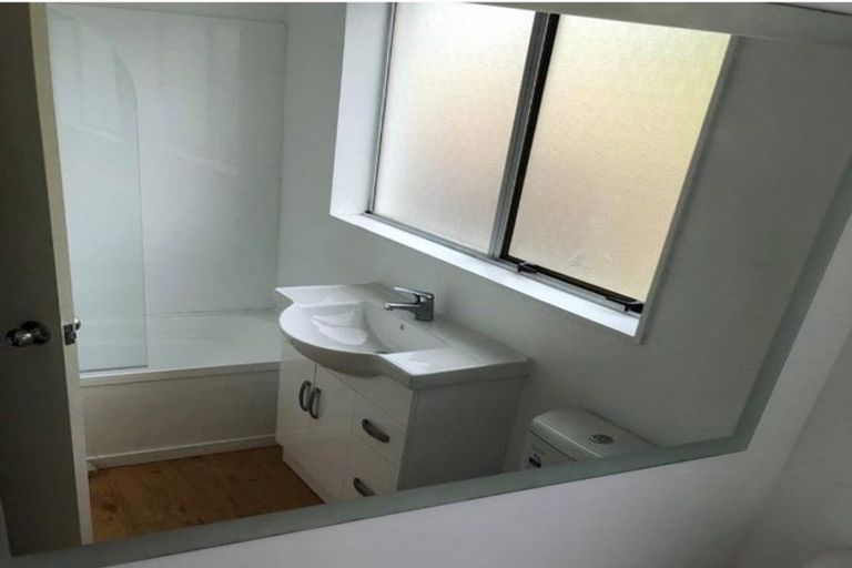 Photo of property in 3/24 Caesars Place, Churton Park, Wellington, 6037