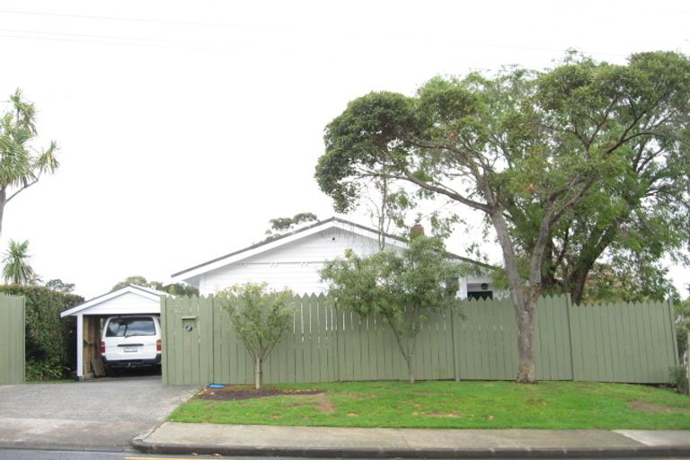 Photo of property in 82 Beach Road, Mellons Bay, Auckland, 2014
