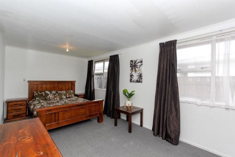 Photo of property in 16 Banks Street, Marfell, New Plymouth, 4310