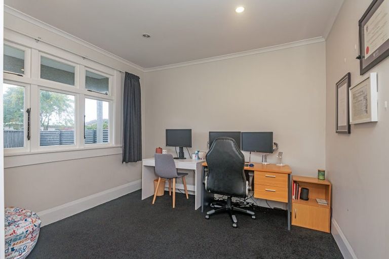 Photo of property in 11 Shamrock Street, Takaro, Palmerston North, 4412