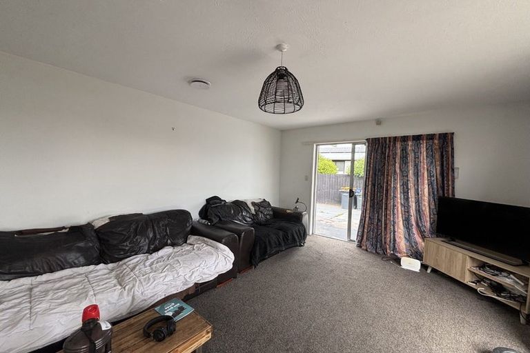 Photo of property in 2/83 Hay Street, Bromley, Christchurch, 8062
