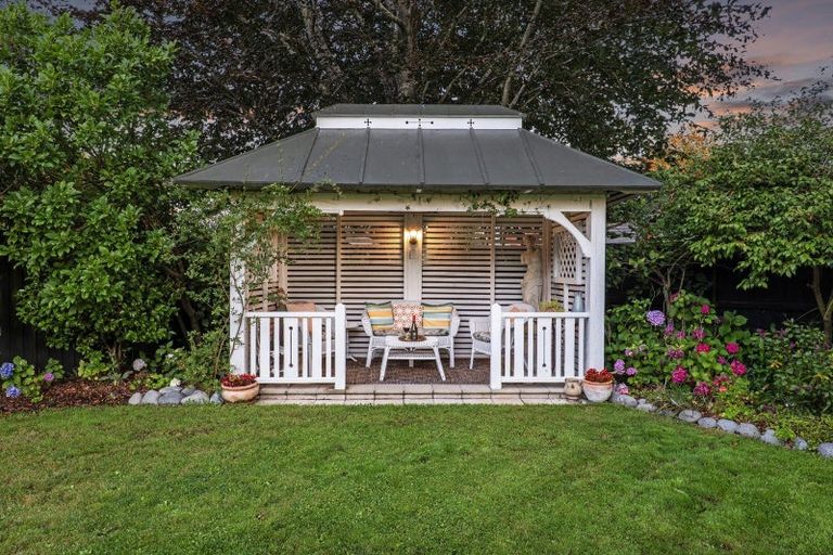 Photo of property in 12 Glenburn Place, Avonhead, Christchurch, 8042