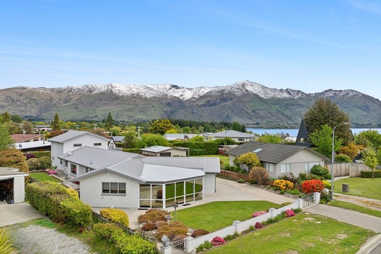 Photo of property in 27 Hunter Crescent, Wanaka, 9305