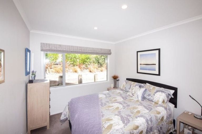 Photo of property in 20 The Fjord, Aotea, Porirua, 5024