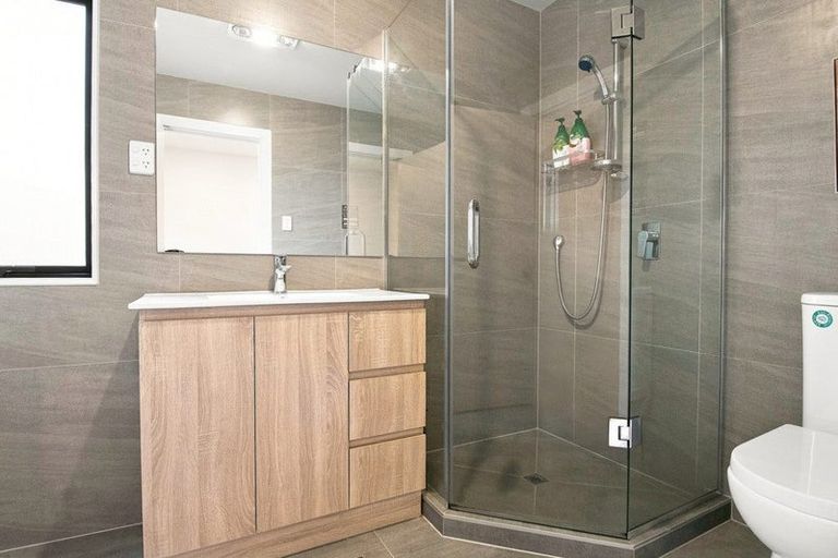 Photo of property in 18a Larissa Avenue, Henderson, Auckland, 0610