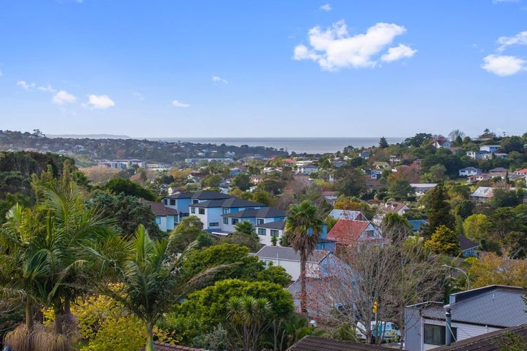 Photo of property in 121 Oaktree Avenue, Browns Bay, Auckland, 0630