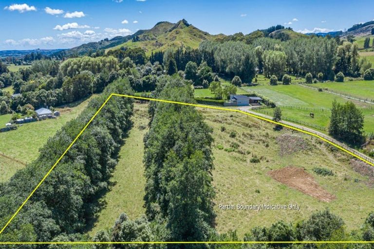 Photo of property in 279 North Manakau Road, Manakau, 5573