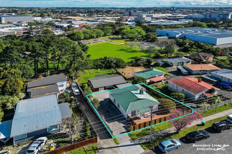 Photo of property in 1/47 Newington Road, Henderson, Auckland, 0612