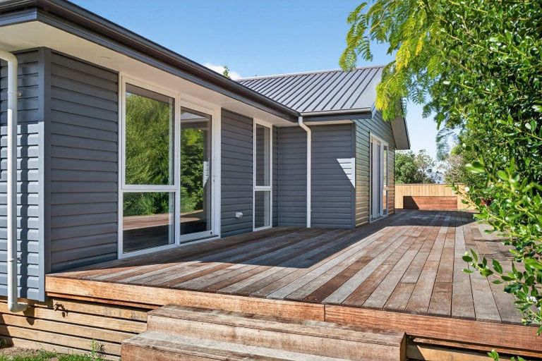 Photo of property in 9 Macrocarpa Lane, Carterton, 5713