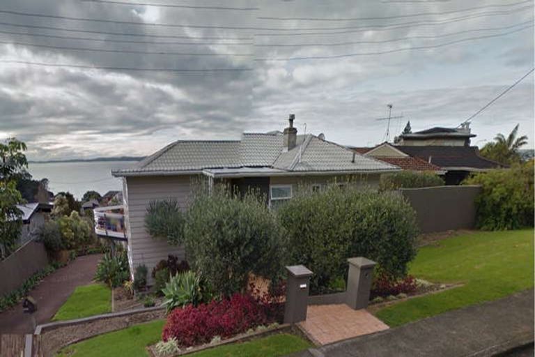 Photo of property in 1/1 Eastcliffe Road, Castor Bay, Auckland, 0620