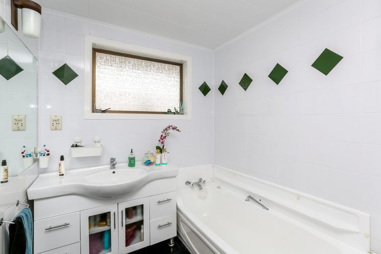 Photo of property in 5 Penrith Street, Westown, New Plymouth, 4310