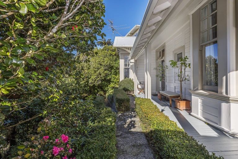 Photo of property in 23 Moana Road, Kelburn, Wellington, 6012