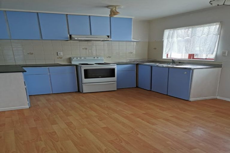 Photo of property in 6 Karamu Street, Te Atatu Peninsula, Auckland, 0610