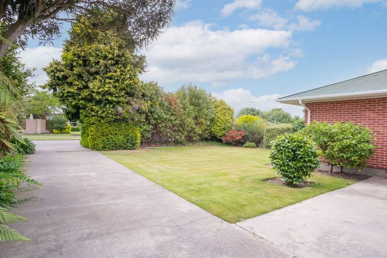 Photo of property in 7 Canberra Place, Redwood, Christchurch, 8051