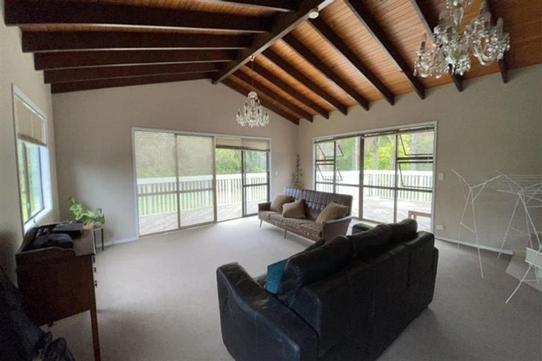 Photo of property in 10 Lowtherhurst Road, Massey, Auckland, 0614