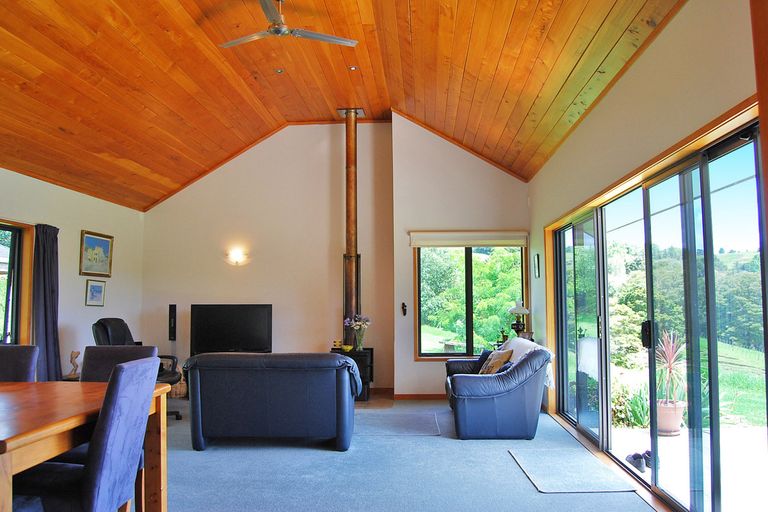 Photo of property in 87 Hurndall Street East, Maungaturoto, 0520