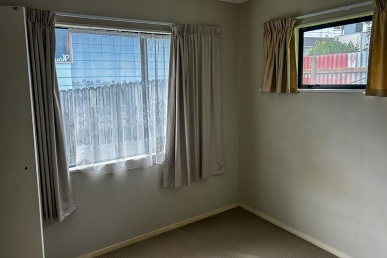 Photo of property in 16 Kelman Road, Kelston, Auckland, 0602