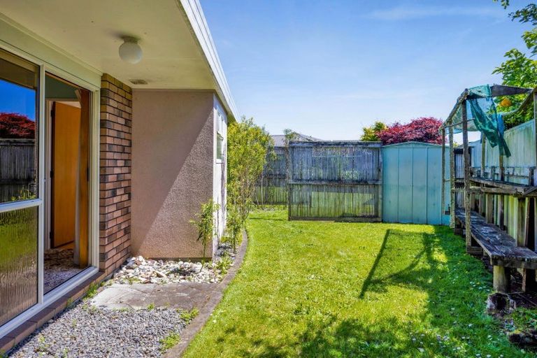 Photo of property in 4 Waiwera Place, Merrilands, New Plymouth, 4312
