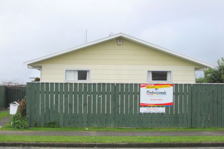 Photo of property in 15a Featherston Street, Levin, 5510