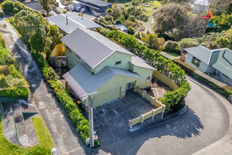 Photo of property in 201 Miromiro Road, Normandale, Lower Hutt, 5010