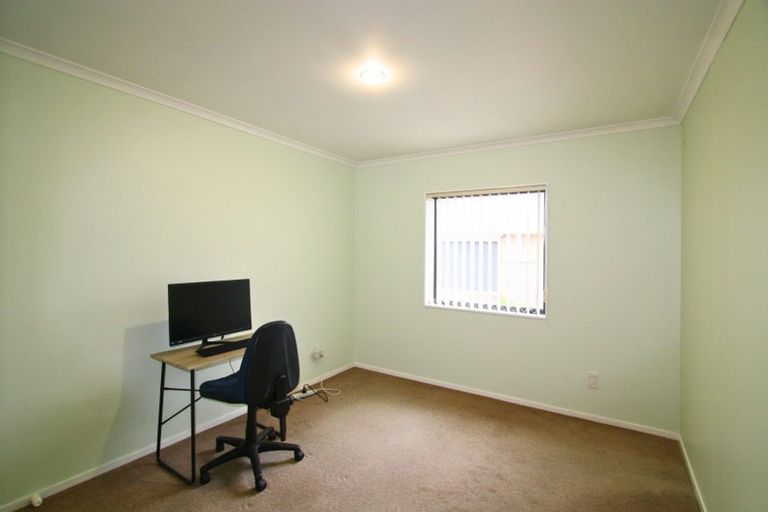 Photo of property in 9b Simons Street, Moturoa, New Plymouth, 4310