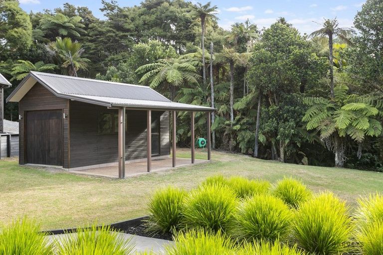 Photo of property in 19 Cochran Road, Oratia, Auckland, 0604