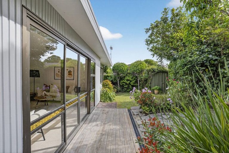 Photo of property in 1/1a Gordon Avenue, Forrest Hill, Auckland, 0620