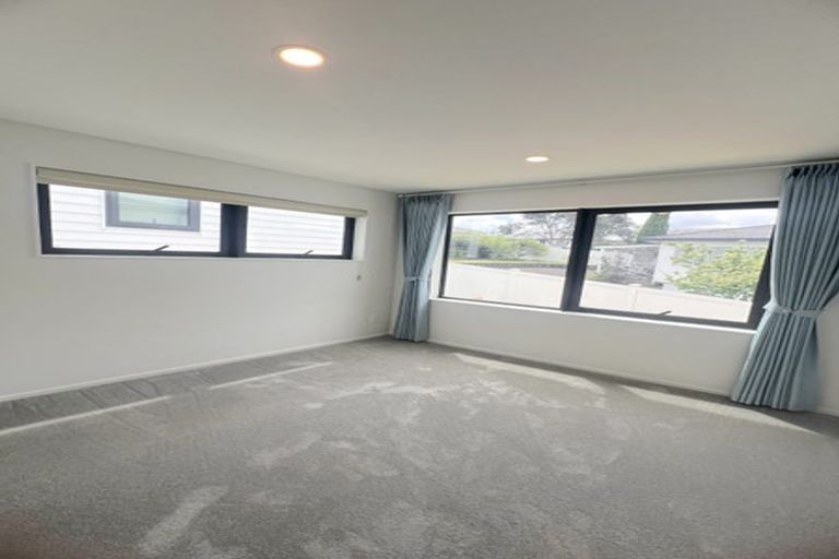 Photo of property in 1a Wren Place, Unsworth Heights, Auckland, 0632