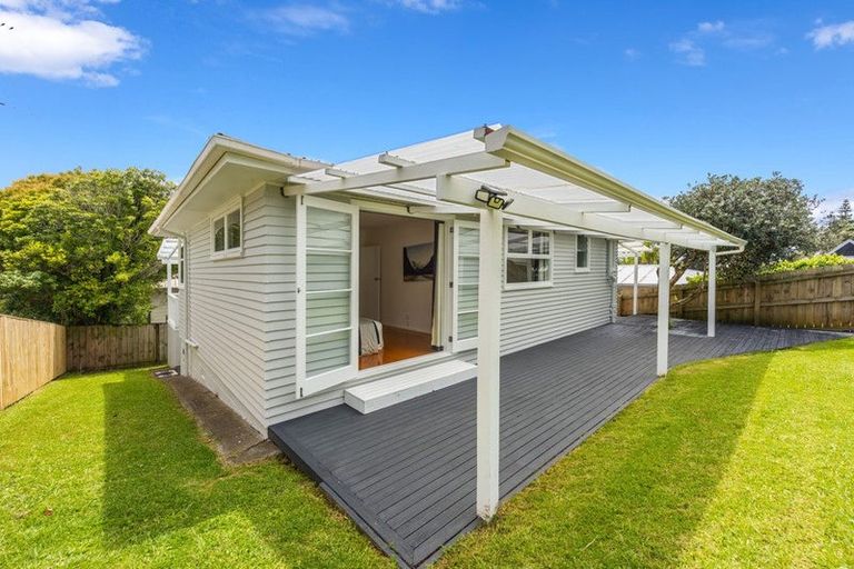 Photo of property in 2/13 Tilden Avenue, Hillcrest, Auckland, 0627