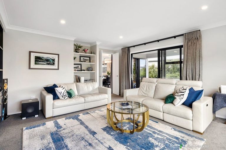 Photo of property in 15 Riroriro Close, Crofton Downs, Wellington, 6035