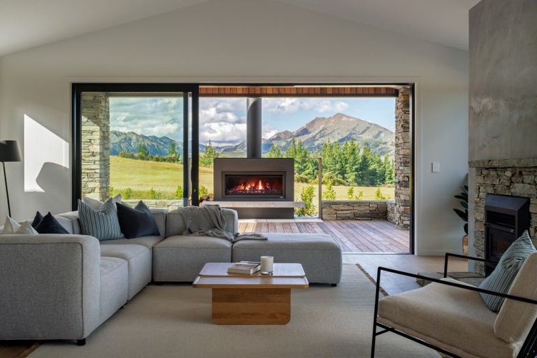 Photo of property in 30 Carrickmore Crescent, Wanaka, 9305